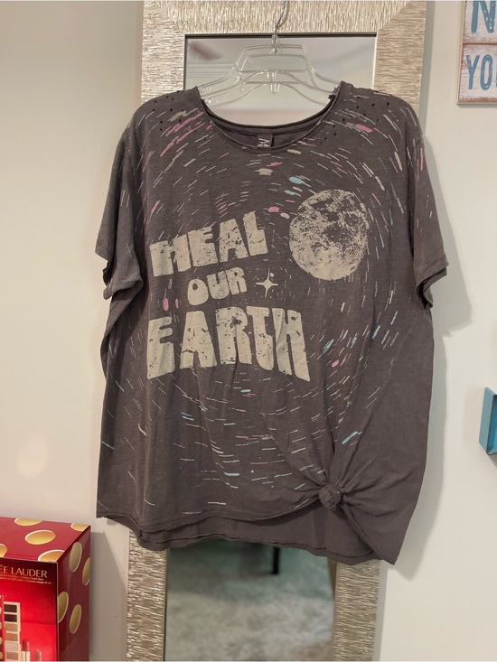 Magnolia Pearl Tops - Magnolia Pearl Gray 'Heal Our Earth' Short Sleeve Tee with Pink & Blue Accents